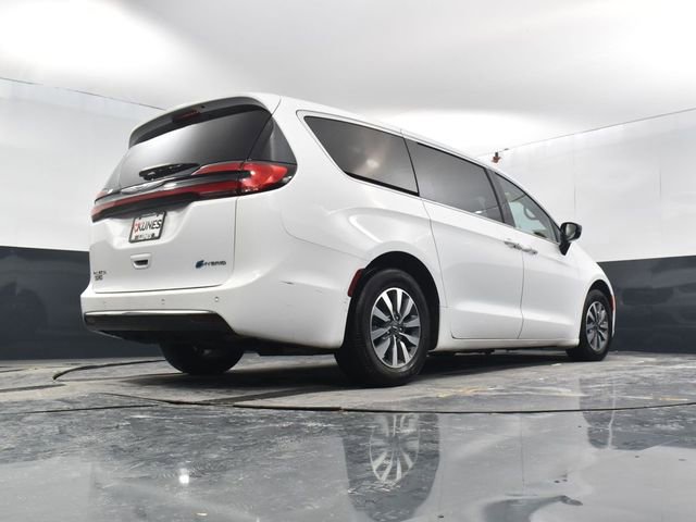 Used 2024 Chrysler Pacifica Select image 58