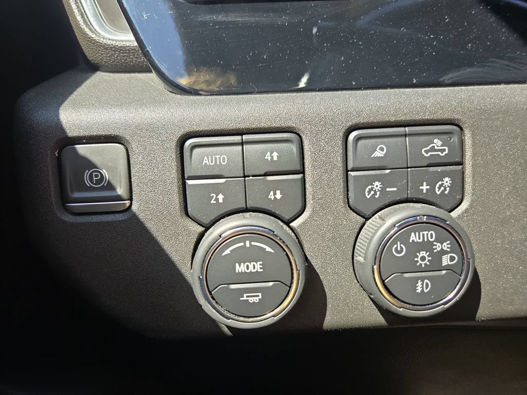 Used 2023 Chevrolet Silverado 1500 LTZ w/ LTZ Convenience Package II AWD/4WD image 22
