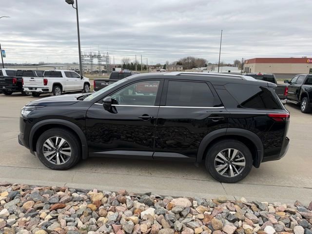 Used 2024 Nissan Pathfinder SL AWD/4WD image 4