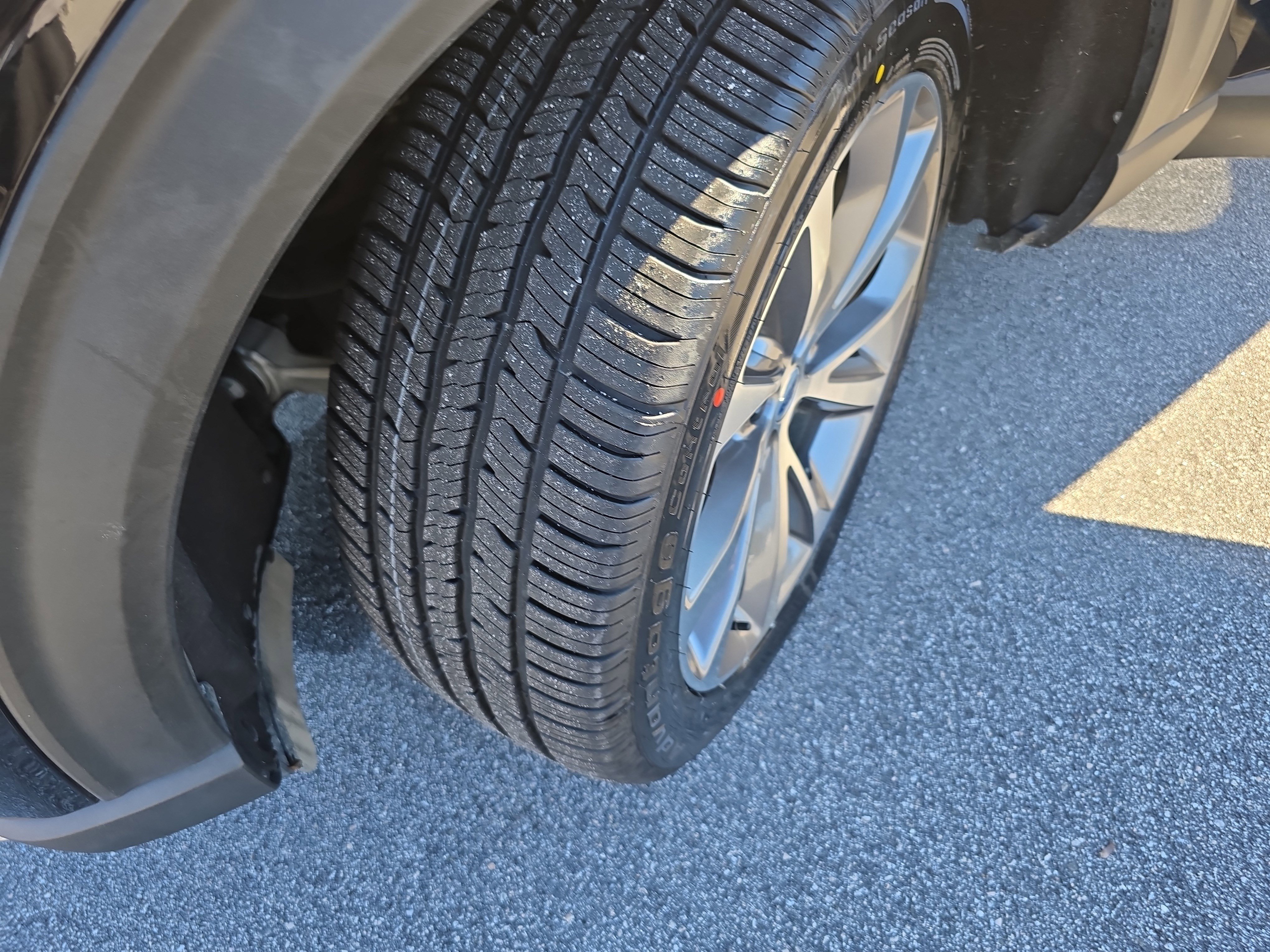 Used 2025 Ford Explorer Platinum w/ Ultimate Package image 32