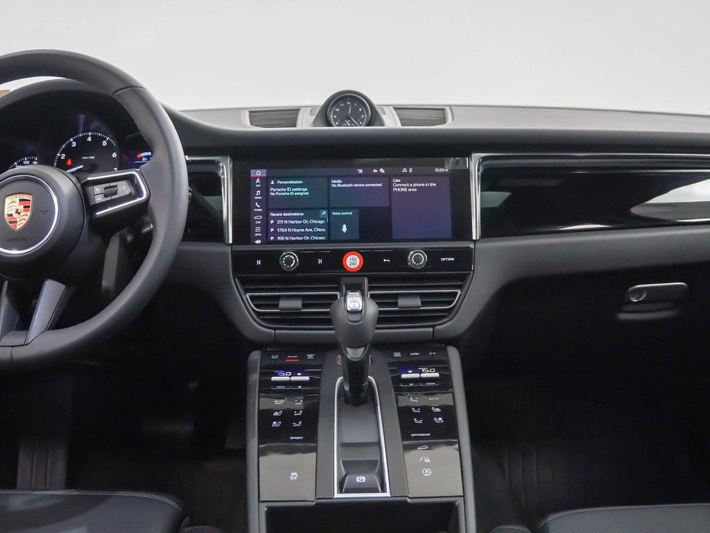Certified 2025 Porsche Macan image 21