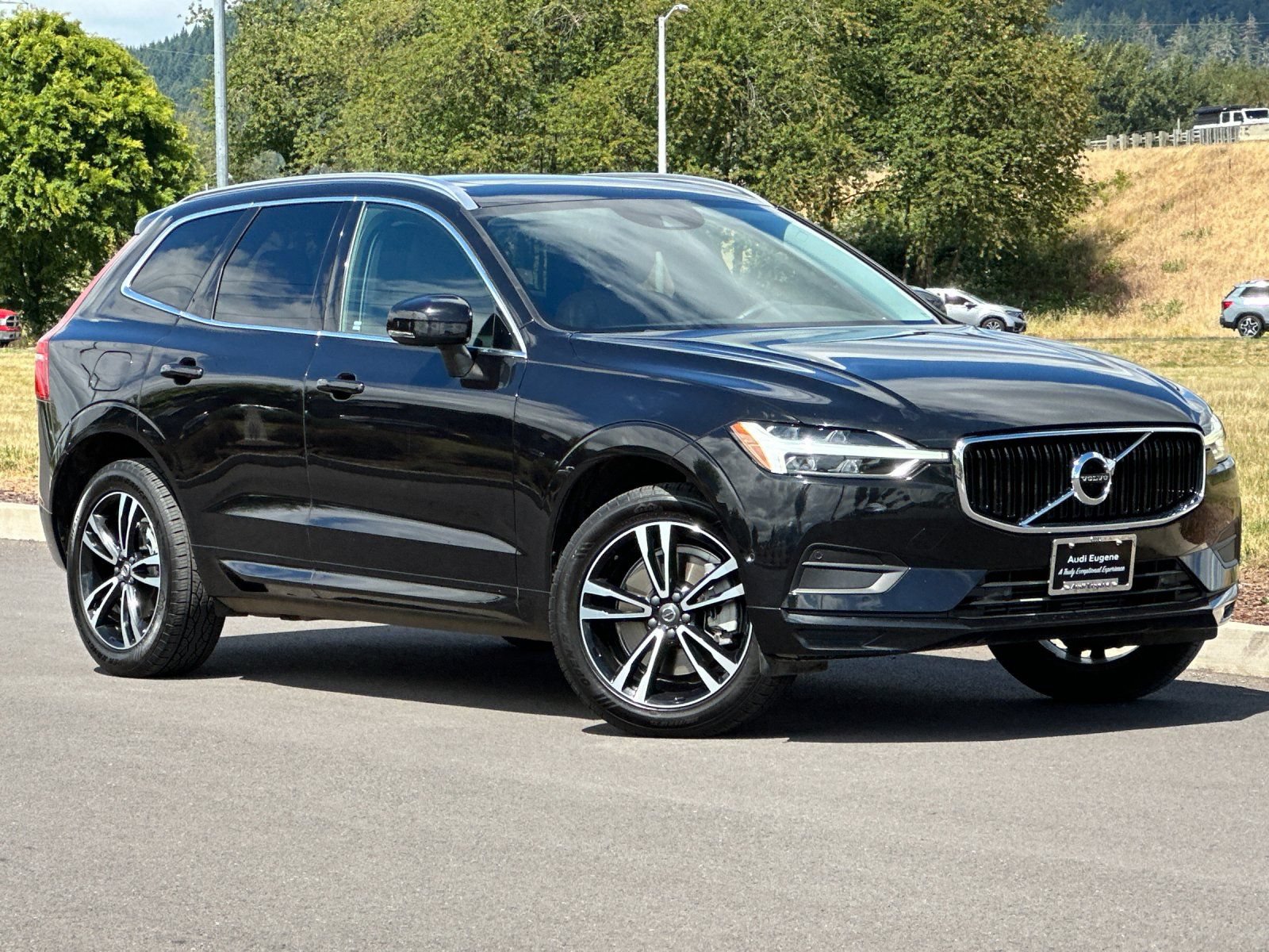 Used 2019 Volvo XC60 T6 Momentum w/ Multimedia Package AWD/4WD image 1