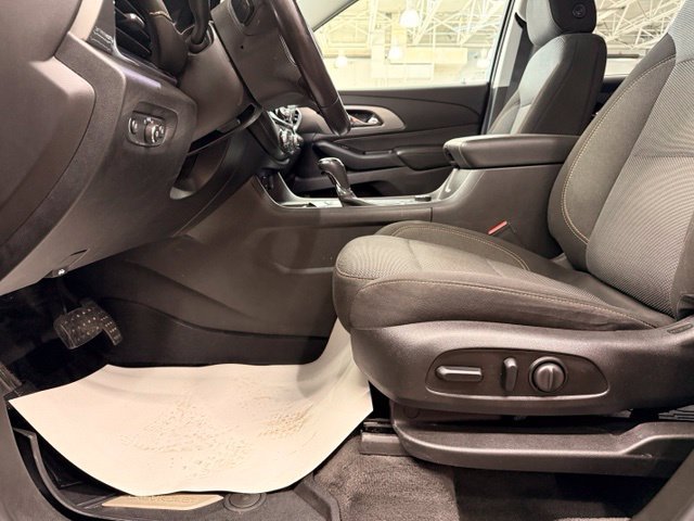 Used 2019 Chevrolet Traverse LT FWD image 7