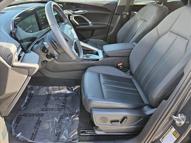 Used 2025 Audi Q5 Premium w/ Convenience Package image 15