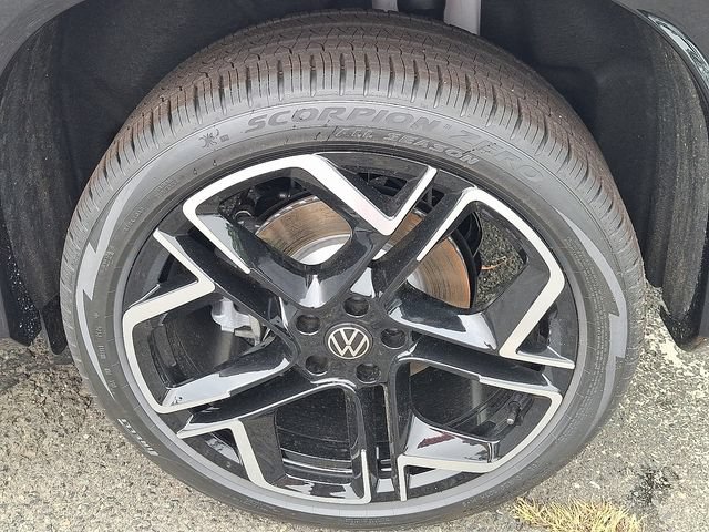 New 2026 Volkswagen Tiguan SEL R-Line AWD/4WD image 5