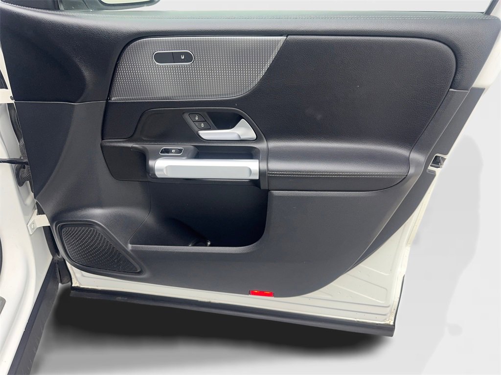 Used 2022 Mercedes-Benz GLB 250 w/ Premium Package Lite image 46