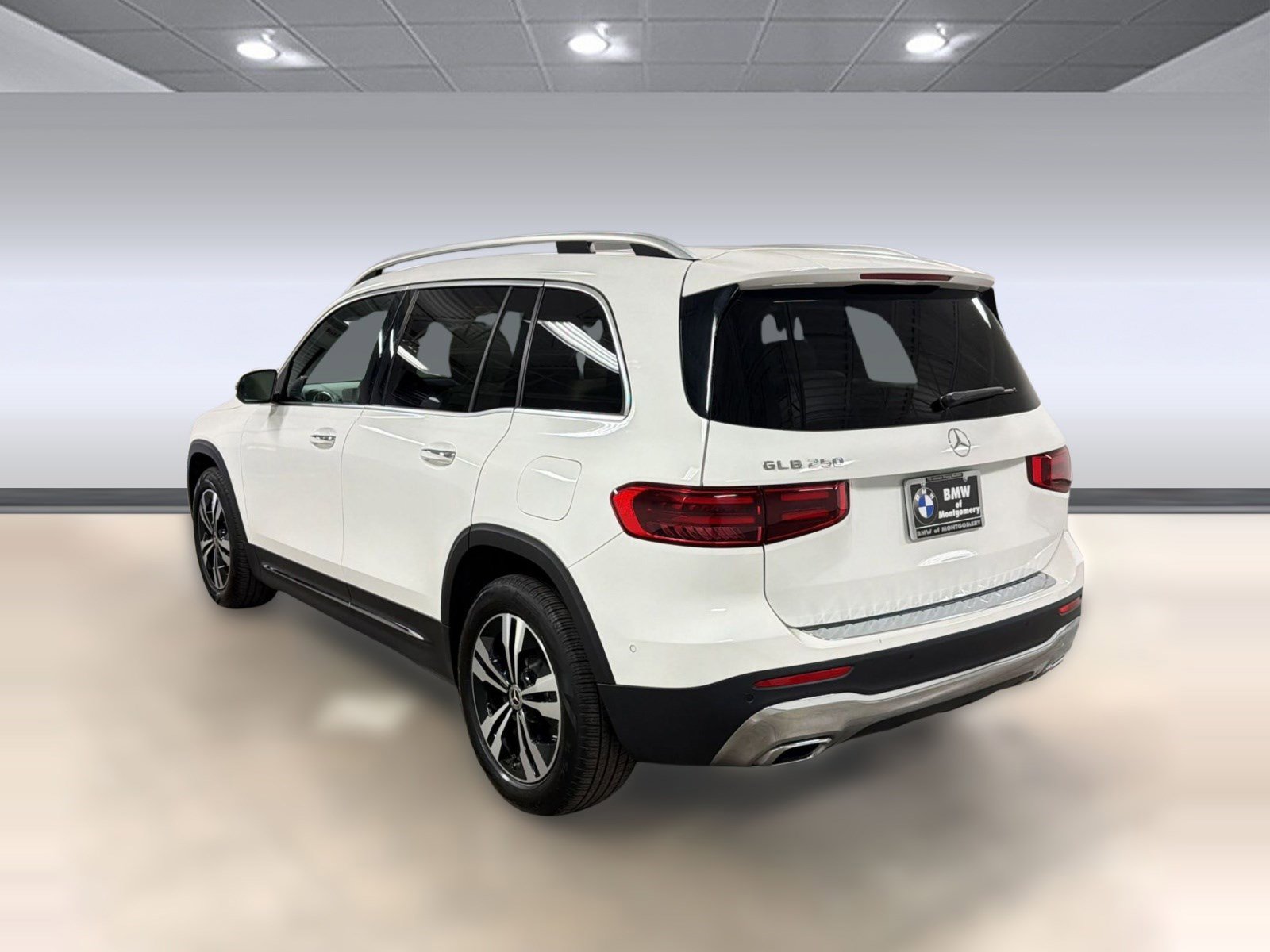 Used 2025 Mercedes-Benz GLB 250 image 3