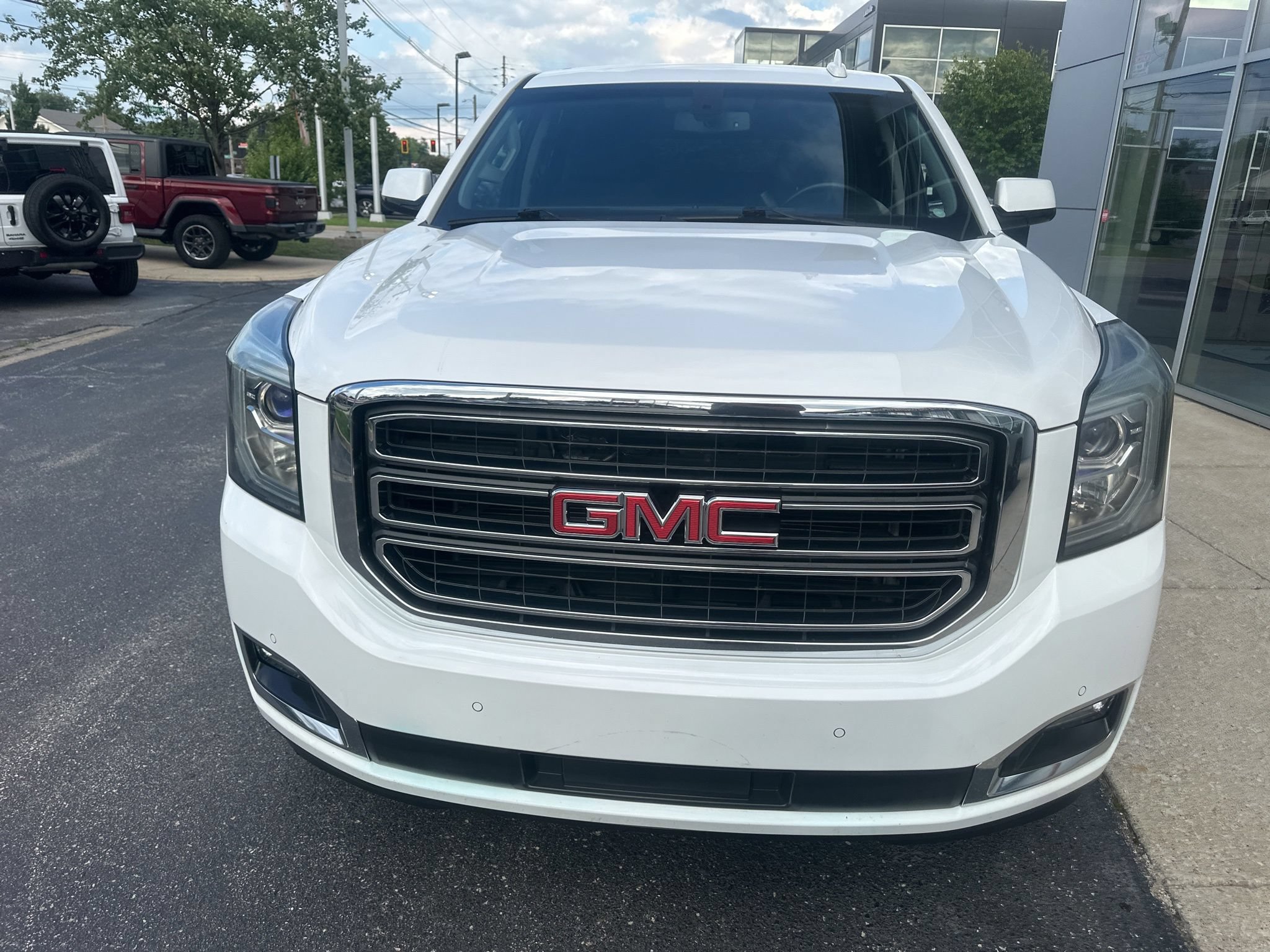 Used 2017 GMC Yukon SLE w/ SLE Value Package AWD/4WD image 7