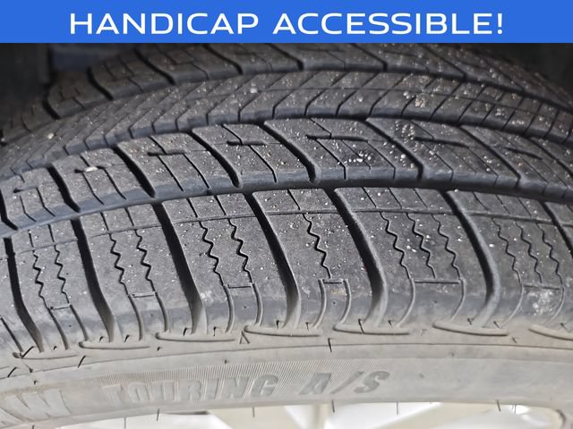 Used 2013 Chrysler Town & Country Touring FWD image 25