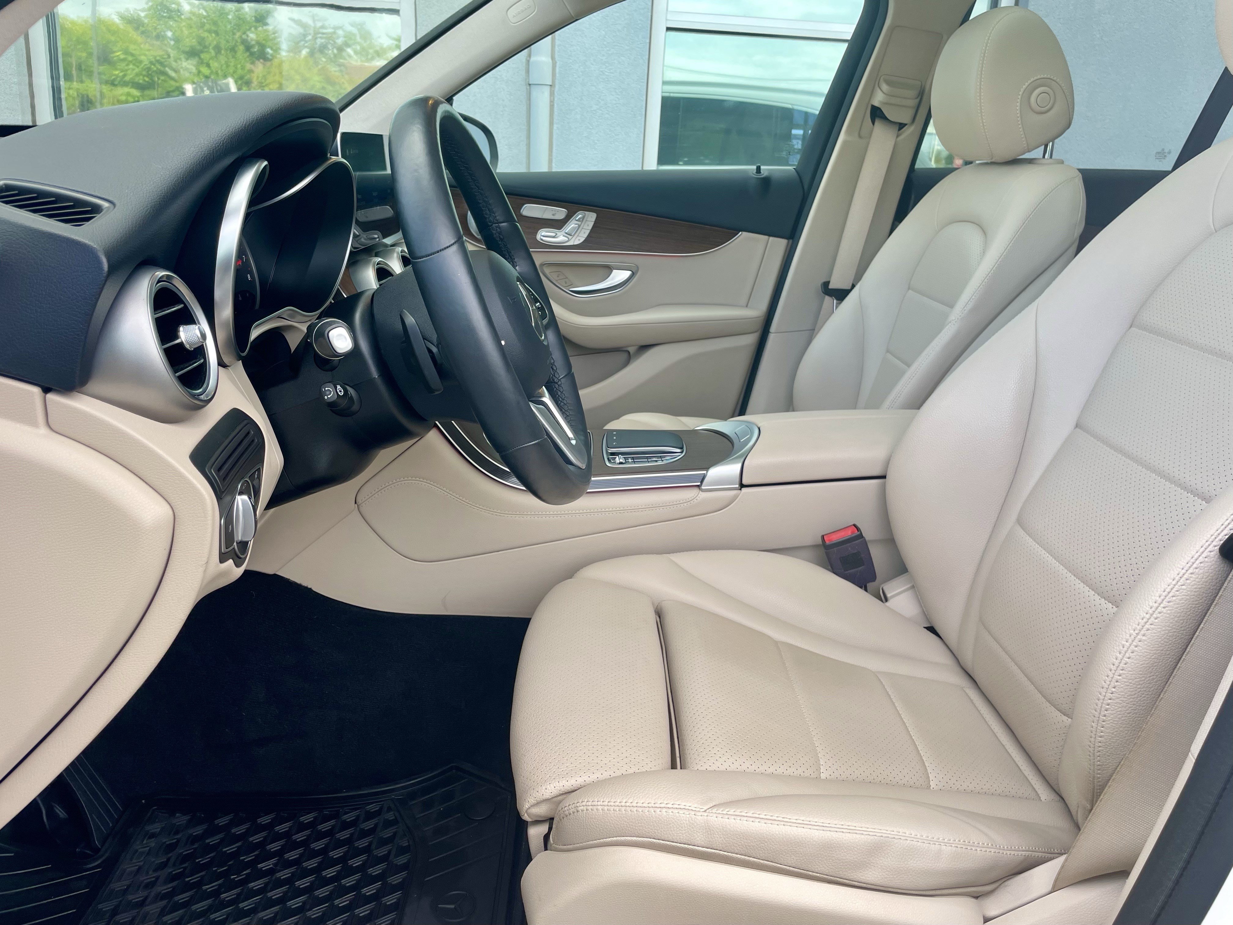 Used 2020 Mercedes-Benz GLC 300 4MATIC image 14