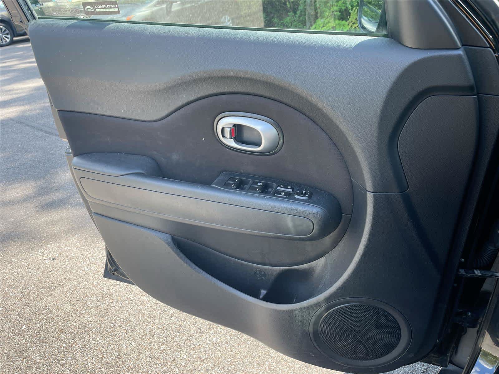 Used 2016 Kia Soul w/ Option Group 020 FWD image 16