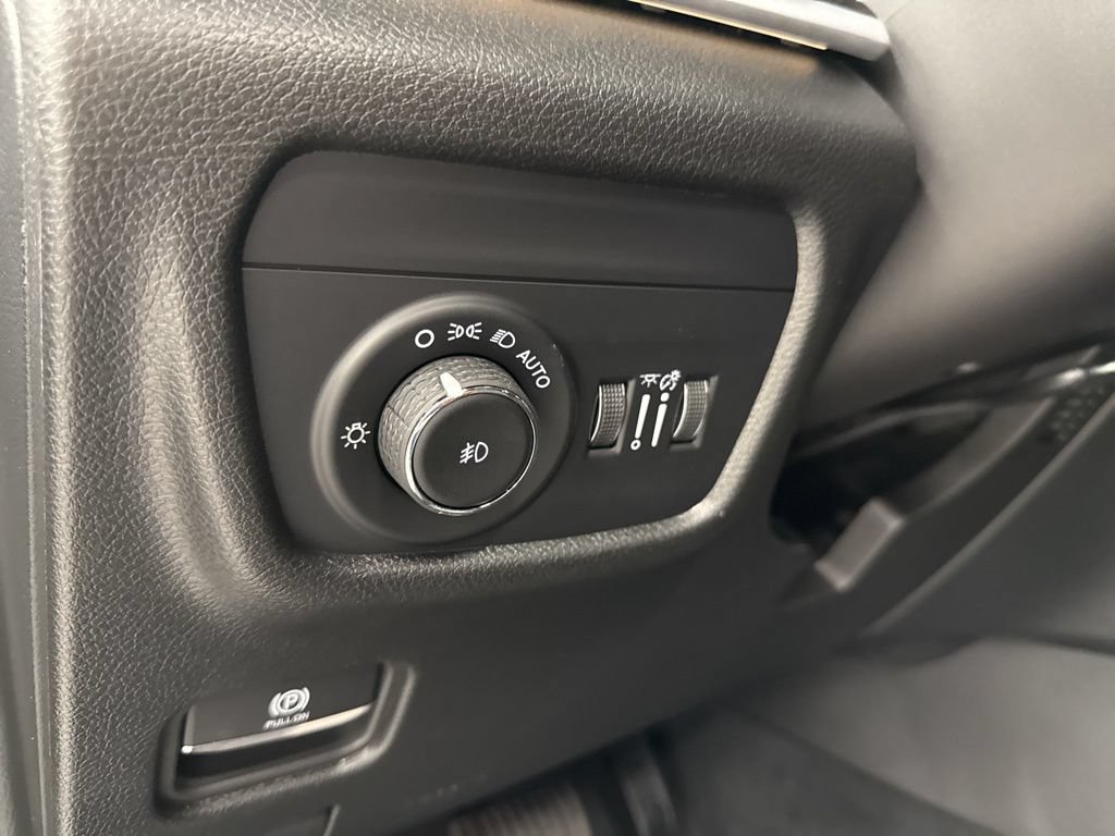 New 2025 Jeep Grand Cherokee L Limited w/ Black Appearance Package AWD/4WD image 20