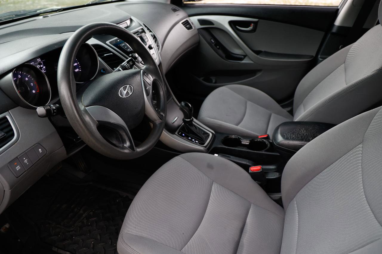 Used 2015 Hyundai Elantra SE image 4