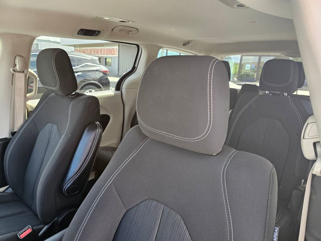 Used 2023 Chrysler Voyager LX FWD image 21