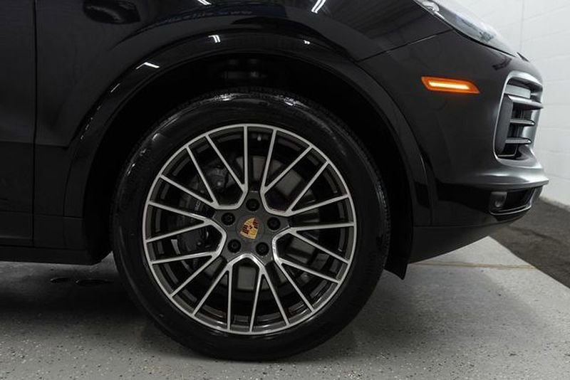 Used 2023 Porsche Cayenne Platinum Edition image 39
