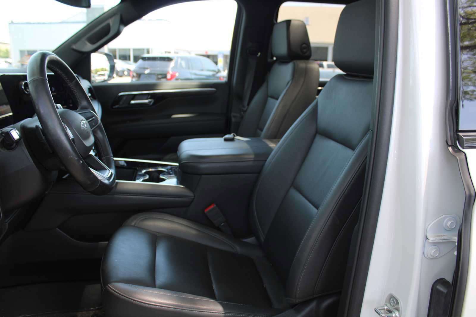 Certified 2025 Chevrolet Suburban Z71 w/ Comfort Package AWD/4WD image 5