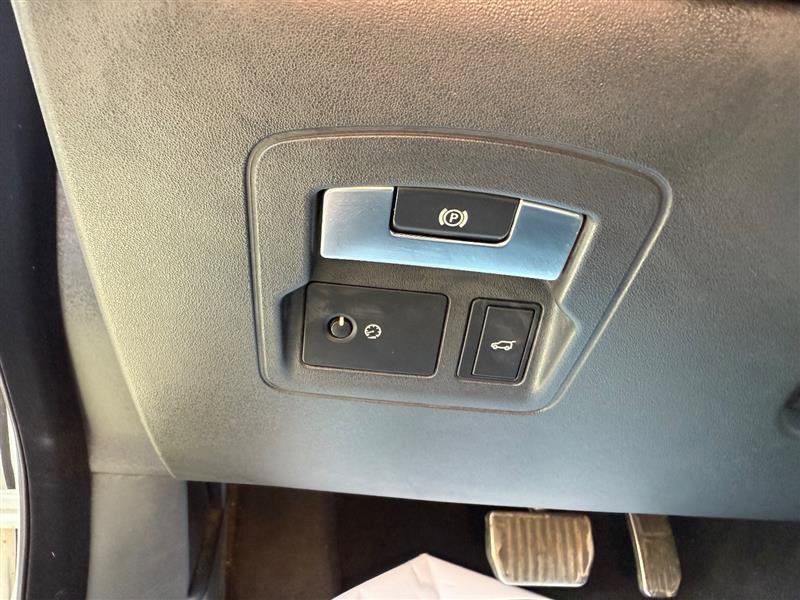 Used 2018 Land Rover Range Rover Velar R-Dynamic SE image 25