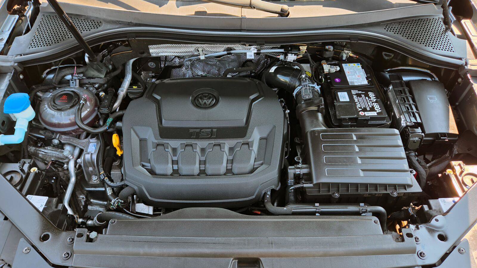 Certified 2024 Volkswagen Tiguan SE R-Line FWD image 66