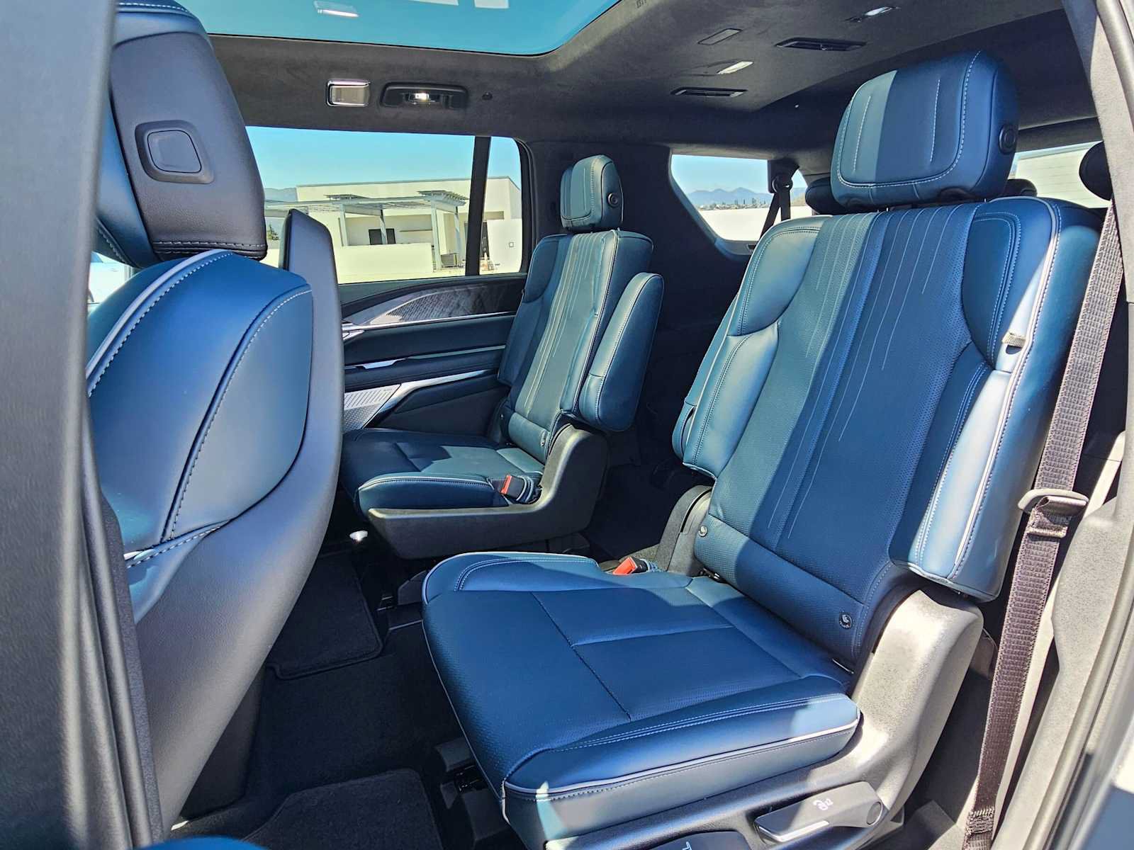 New 2026 Cadillac Escalade IQL Sport 2 w/ LPO, ONYX Package AWD/4WD image 21