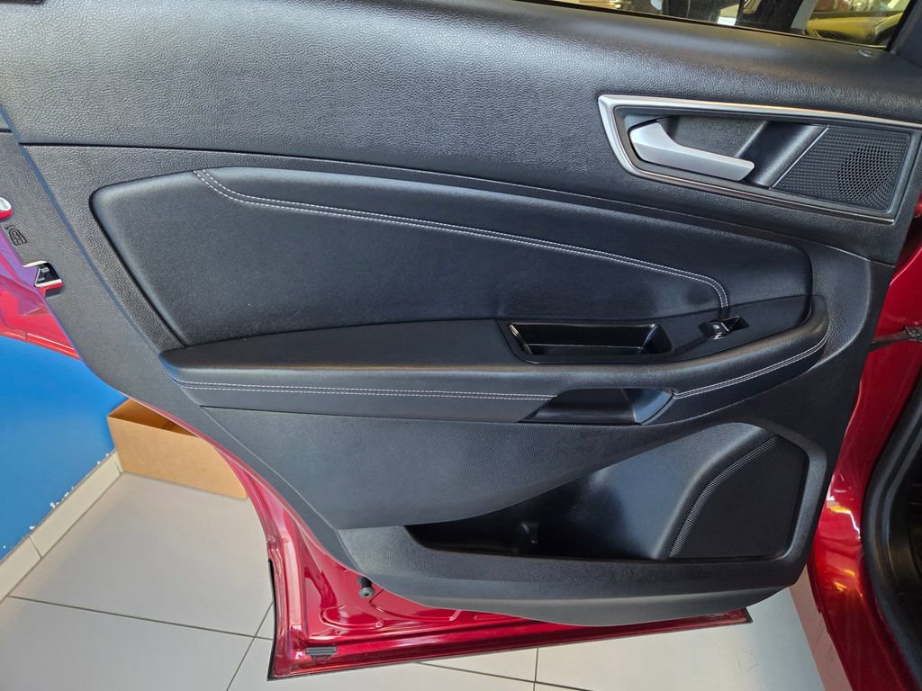 Used 2019 Ford Edge Titanium w/ Cold Weather Package AWD/4WD image 21