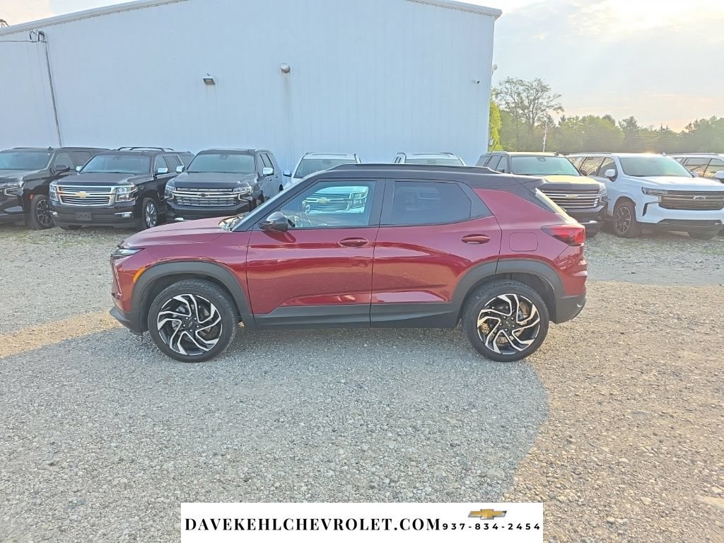 Used 2025 Chevrolet TrailBlazer RS w/ Convenience Package AWD/4WD image 2