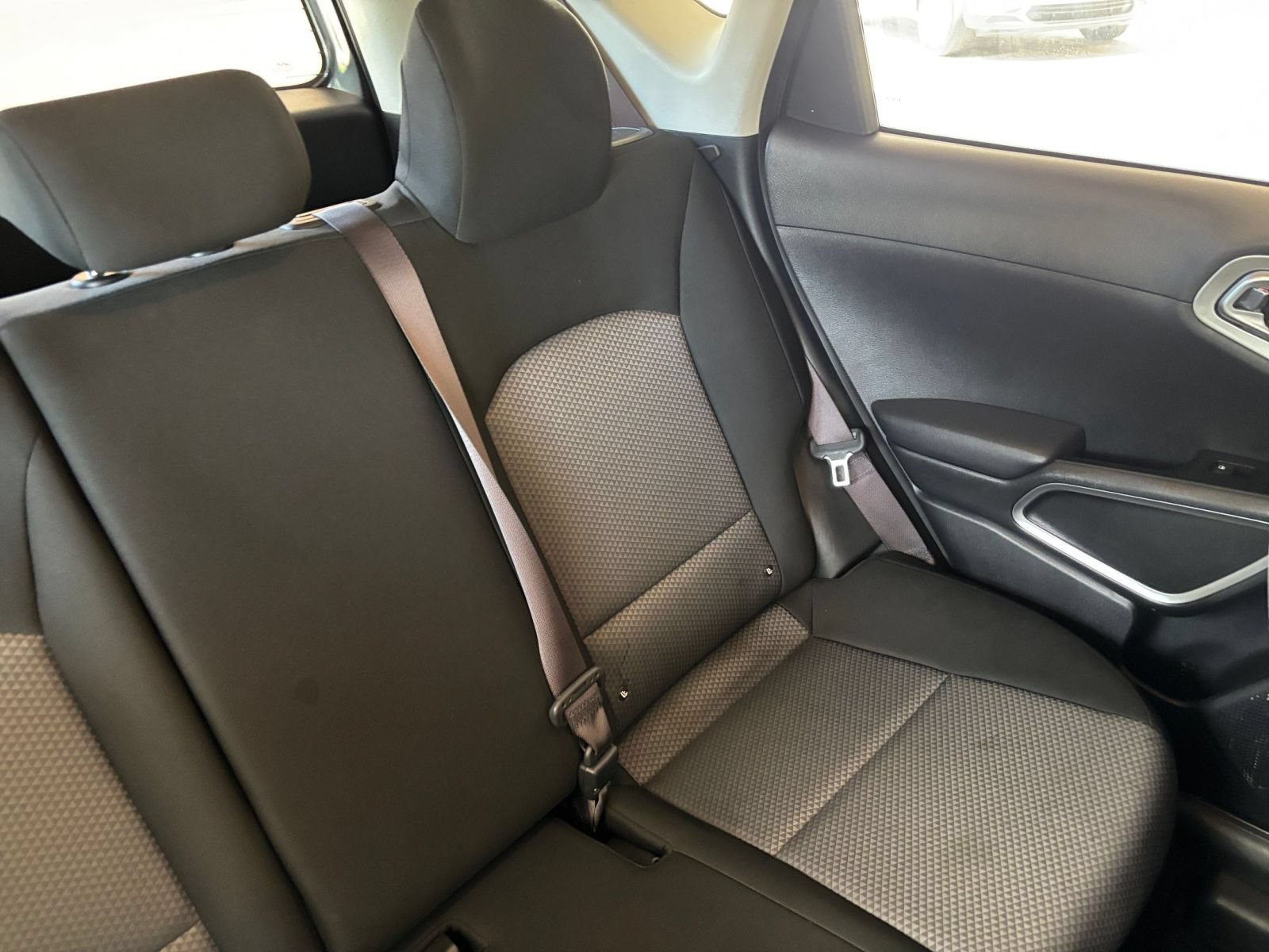 Used 2025 Kia Soul LX w/ LX Technology Package FWD image 34