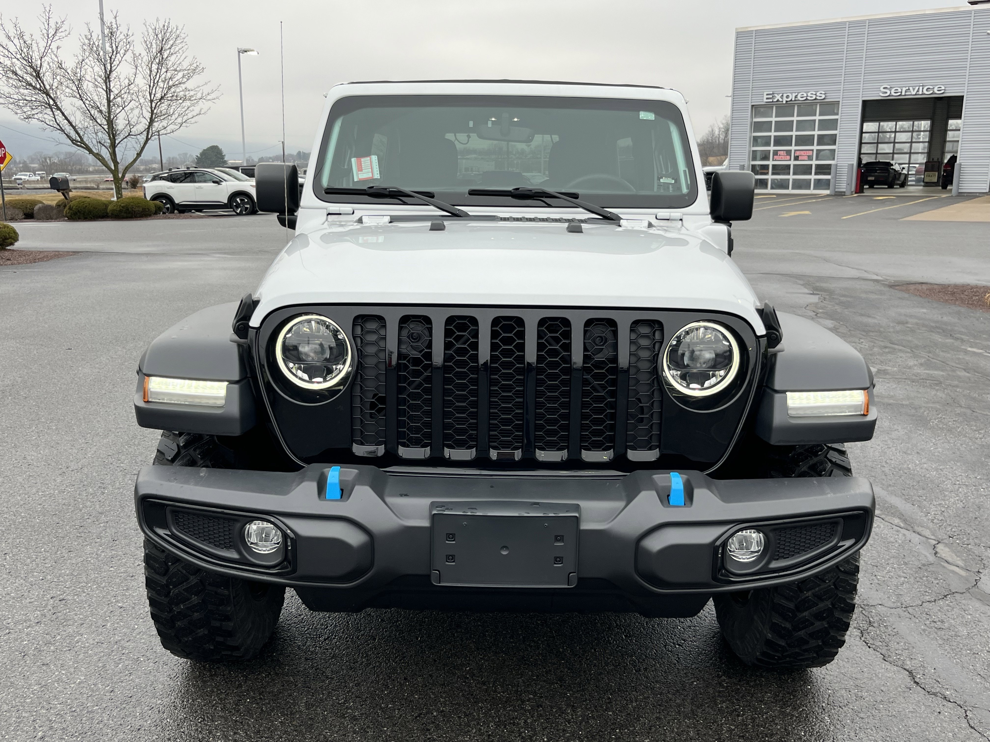 Used 2023 Jeep Wrangler Willys 4xe w/ Sun & Screen Package image 8