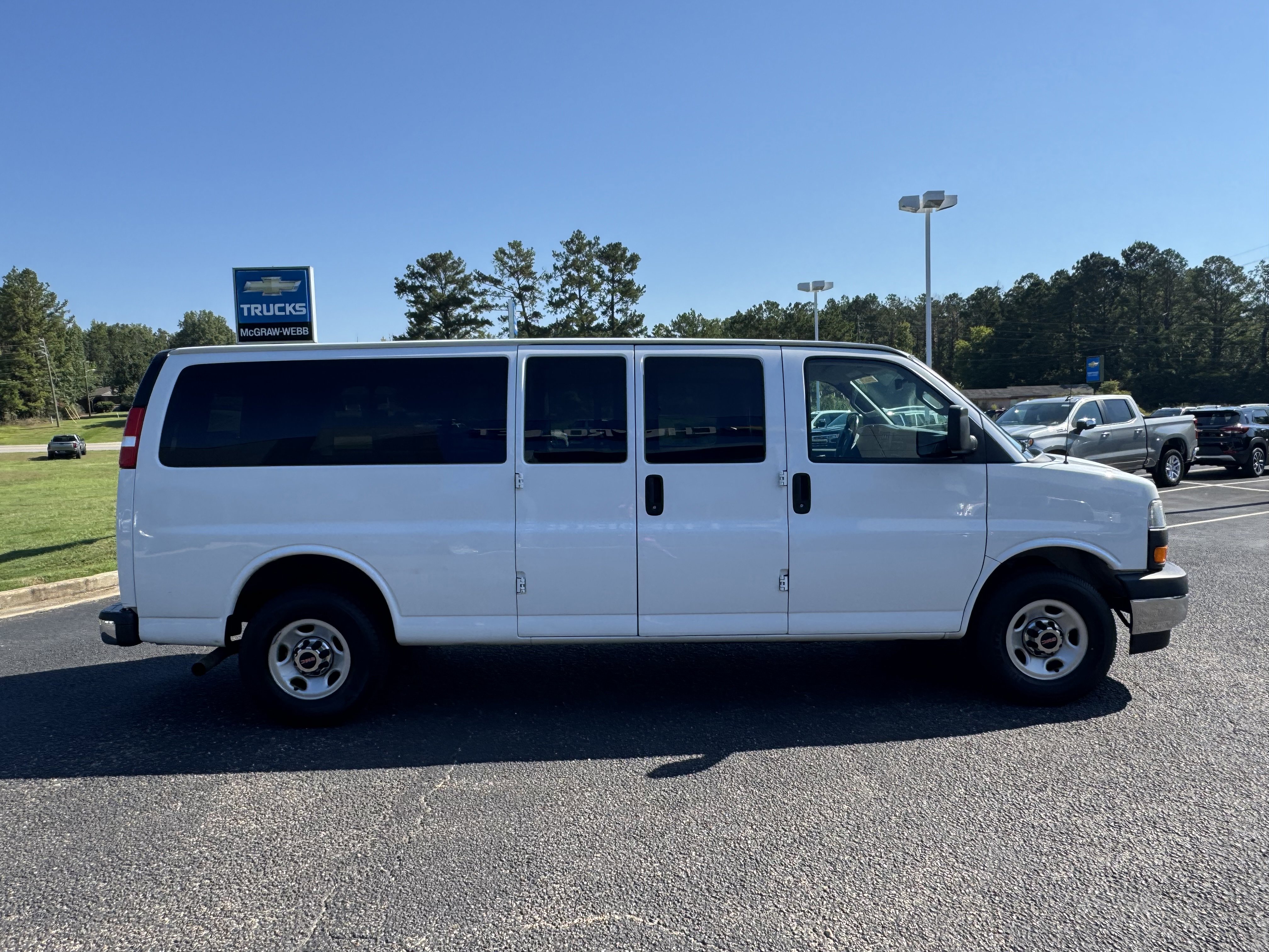 Used 2020 GMC Savana 3500 LT w/ LT Preferred Equipment Group RWD image 2