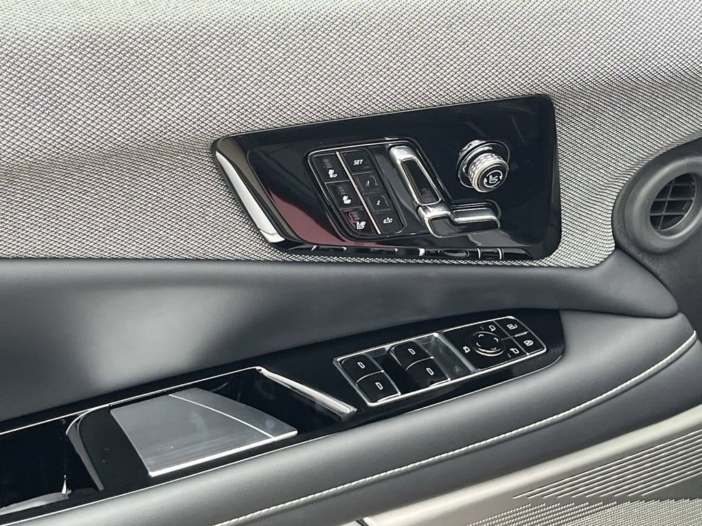 New 2026 Cadillac Optiq Sport 2 image 15