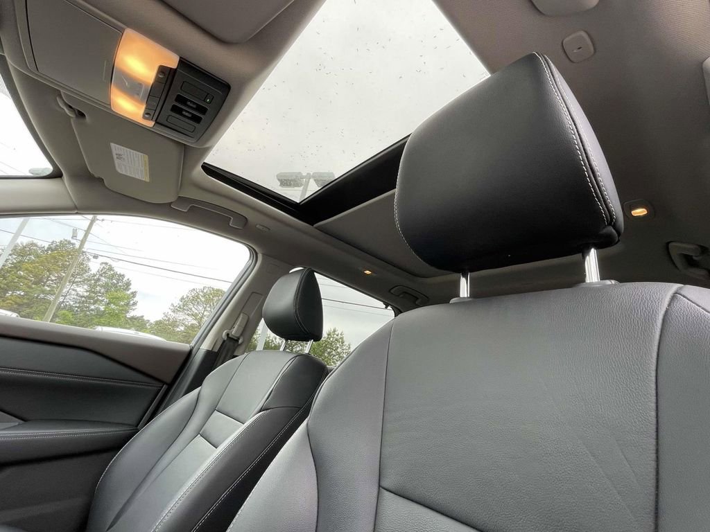 Used 2022 Nissan Rogue SL w/ SL Premium Package image 14