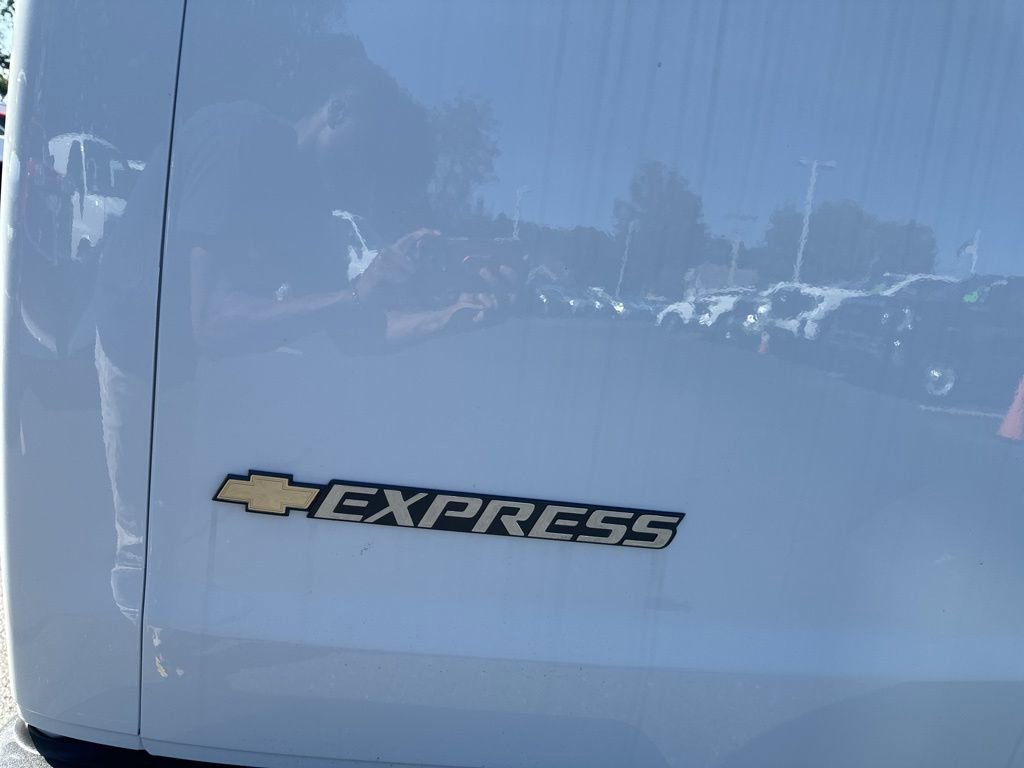 New 2025 Chevrolet Express 2500 Work Van w/ Driver Convenience Package image 29