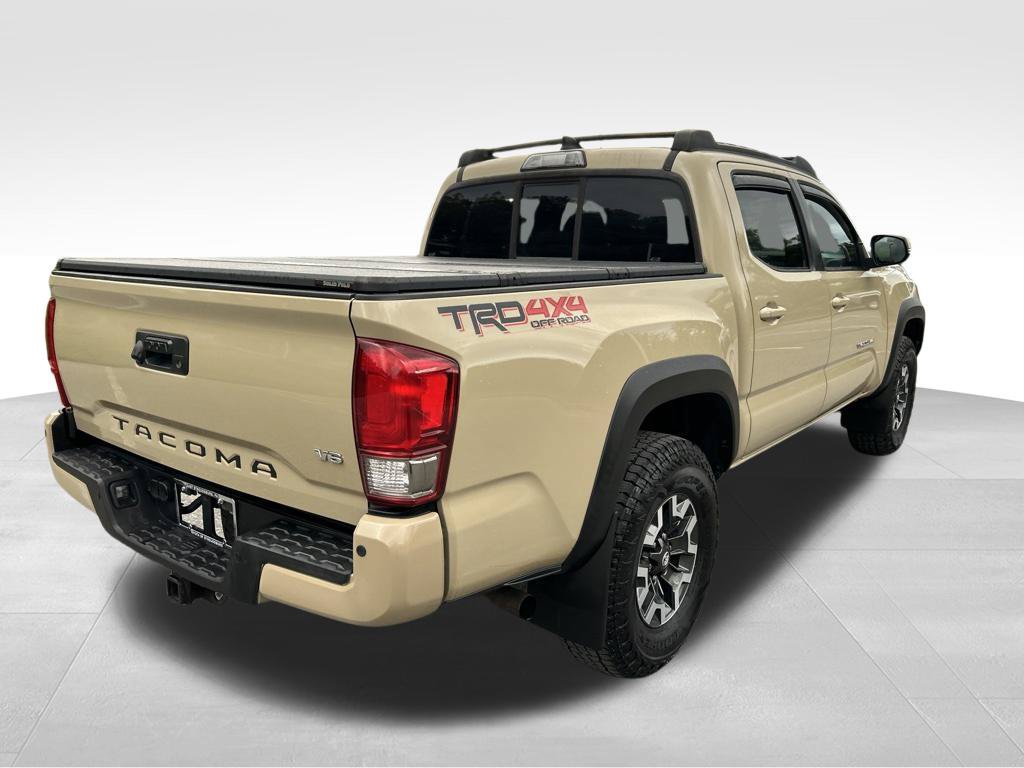 Used 2016 Toyota Tacoma TRD Off-Road w/ Premium & Technology Package AWD/4WD image 5
