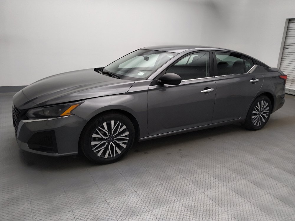 Used 2024 Nissan Altima 2.5 SV image 2