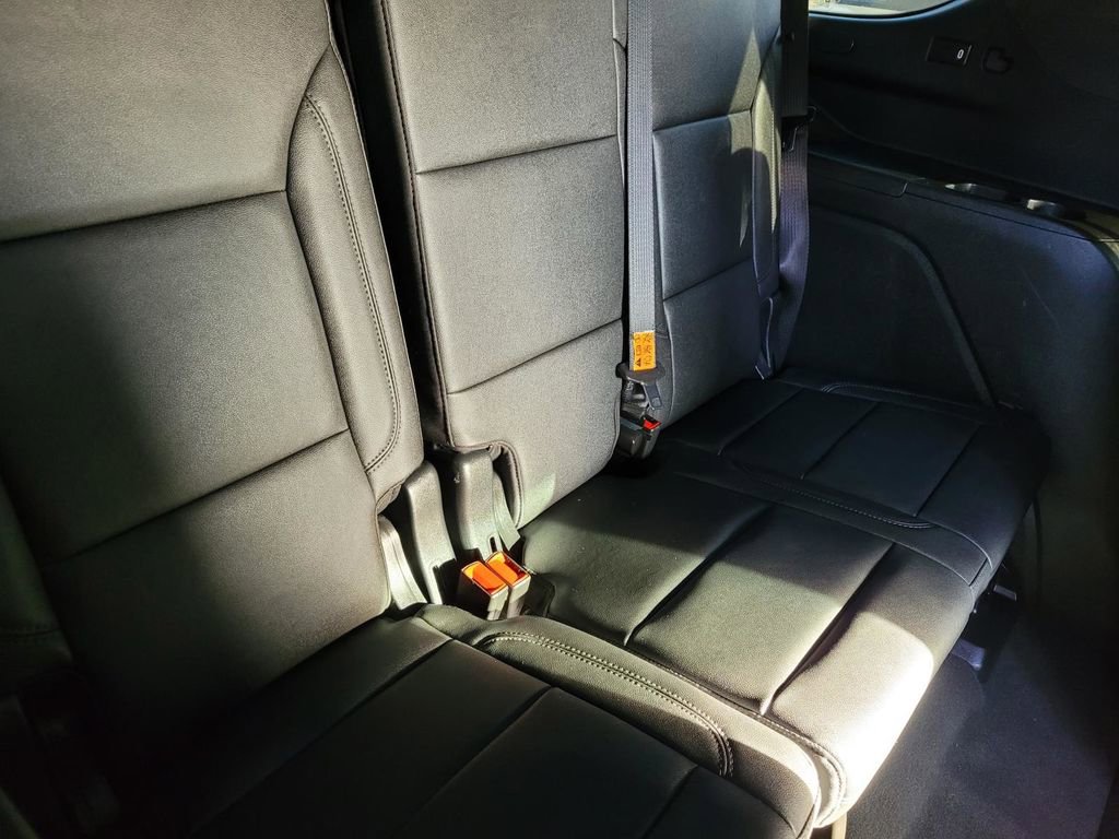 Used 2024 Chevrolet Tahoe Z71 w/ Luxury Package image 16