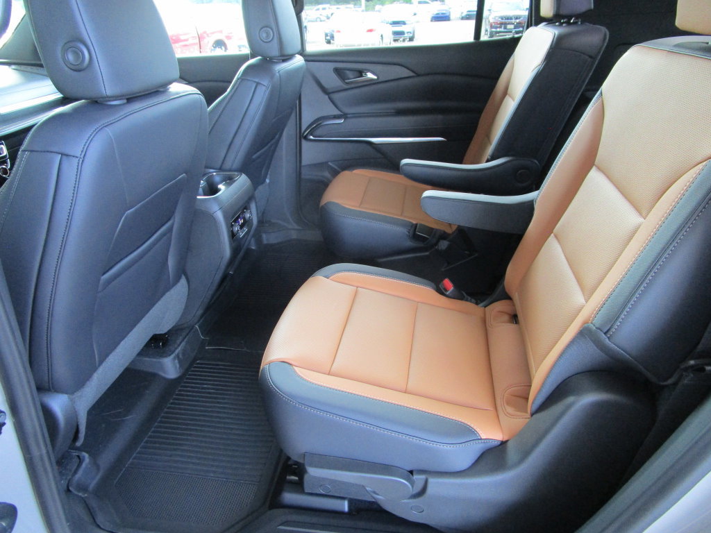 New 2027 Chevrolet Traverse Z71 w/ LPO, Floor Liner Package AWD/4WD image 17