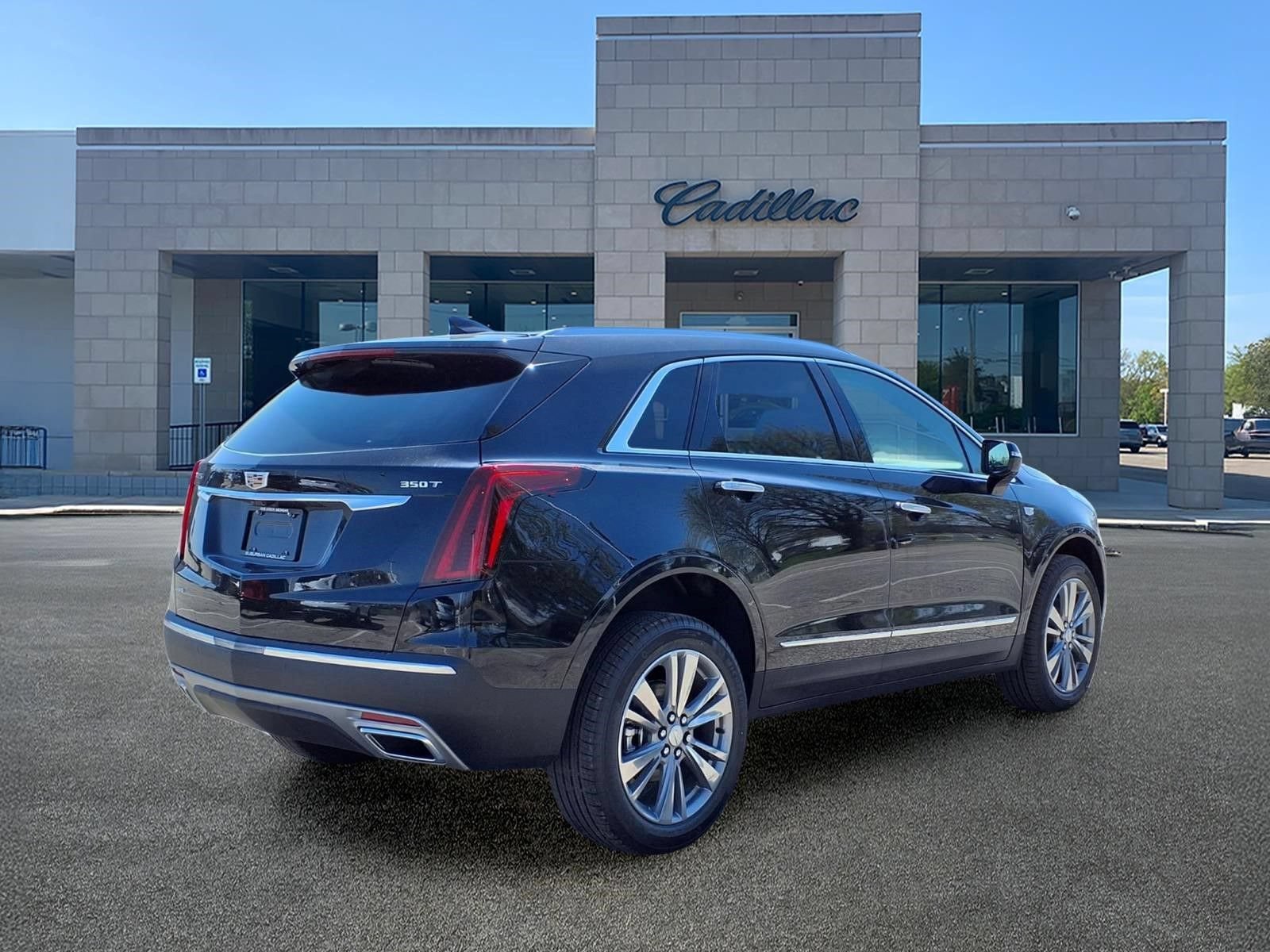 New 2026 Cadillac XT5 Premium Luxury w/ LPO, Floor Liner Package AWD/4WD image 4