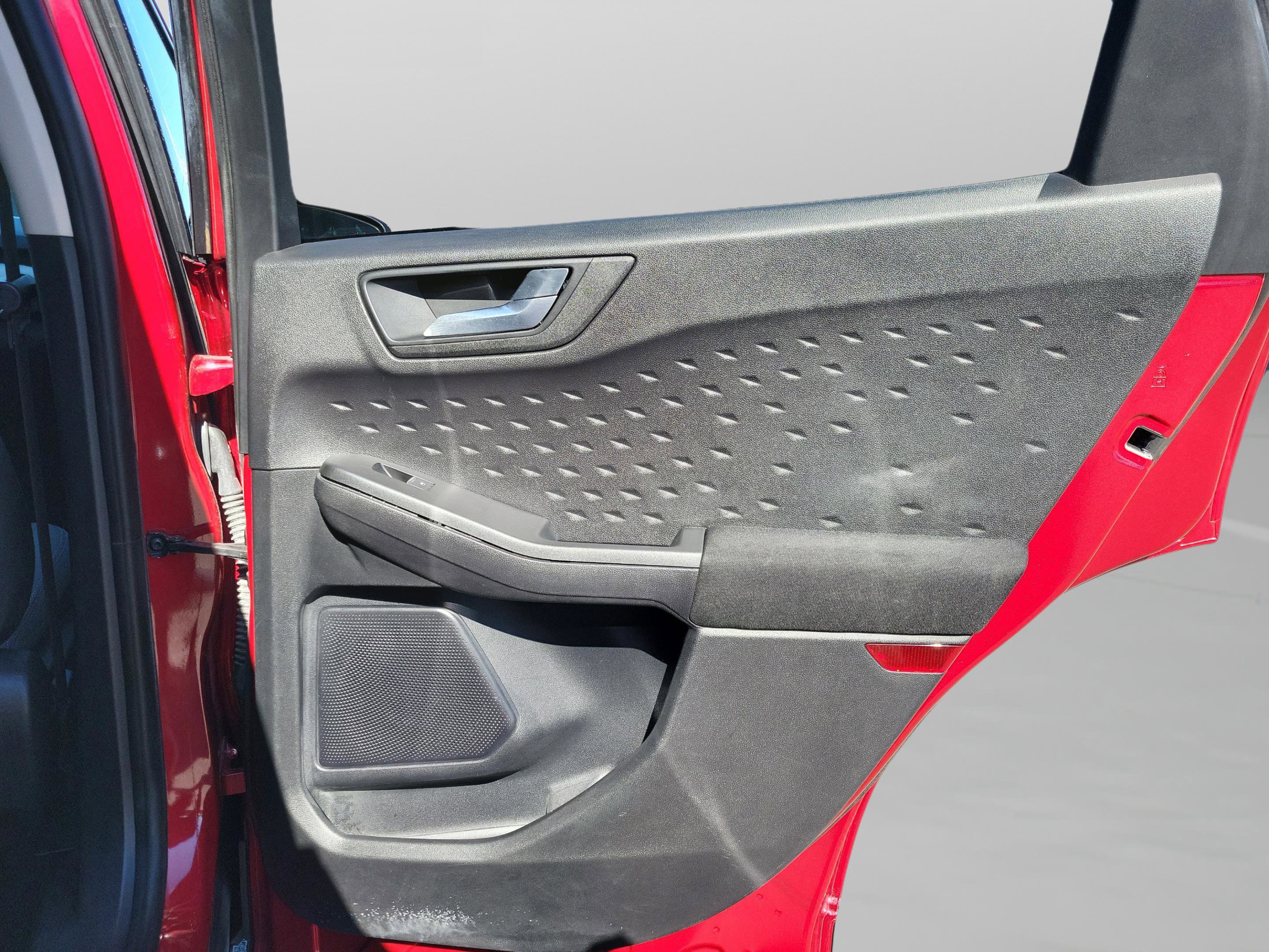 Used 2020 Ford Escape SE image 30