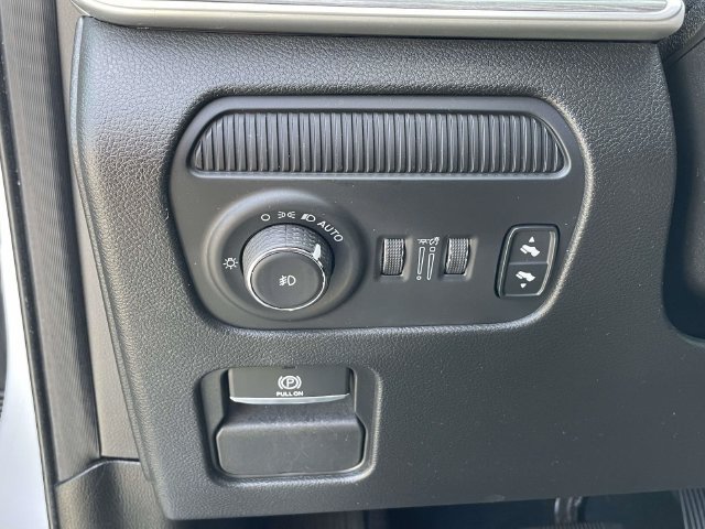 Used 2024 Jeep Wagoneer L Series II w/ Flexible Seating Group AWD/4WD image 22