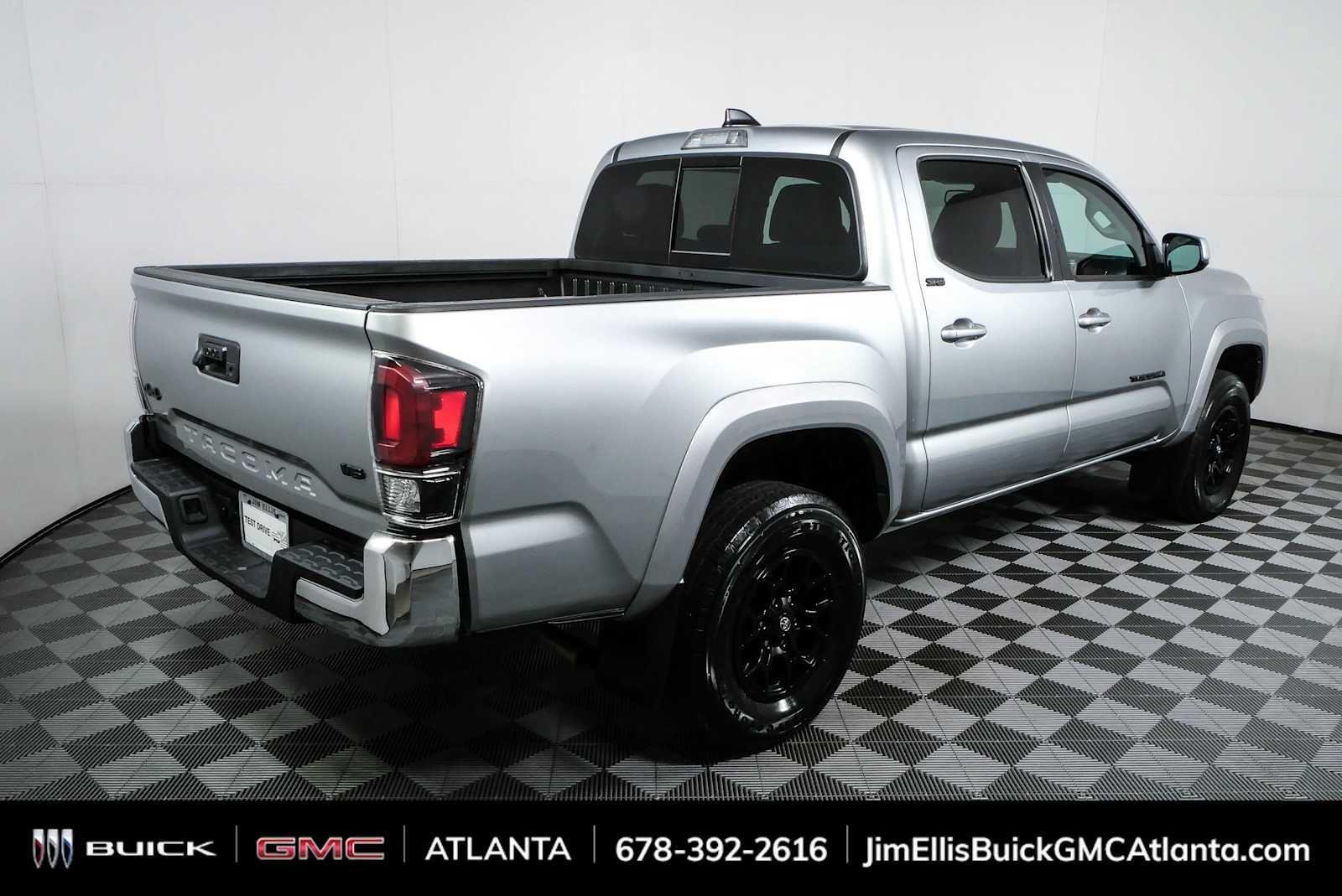 Used 2022 Toyota Tacoma SR5 AWD/4WD image 3