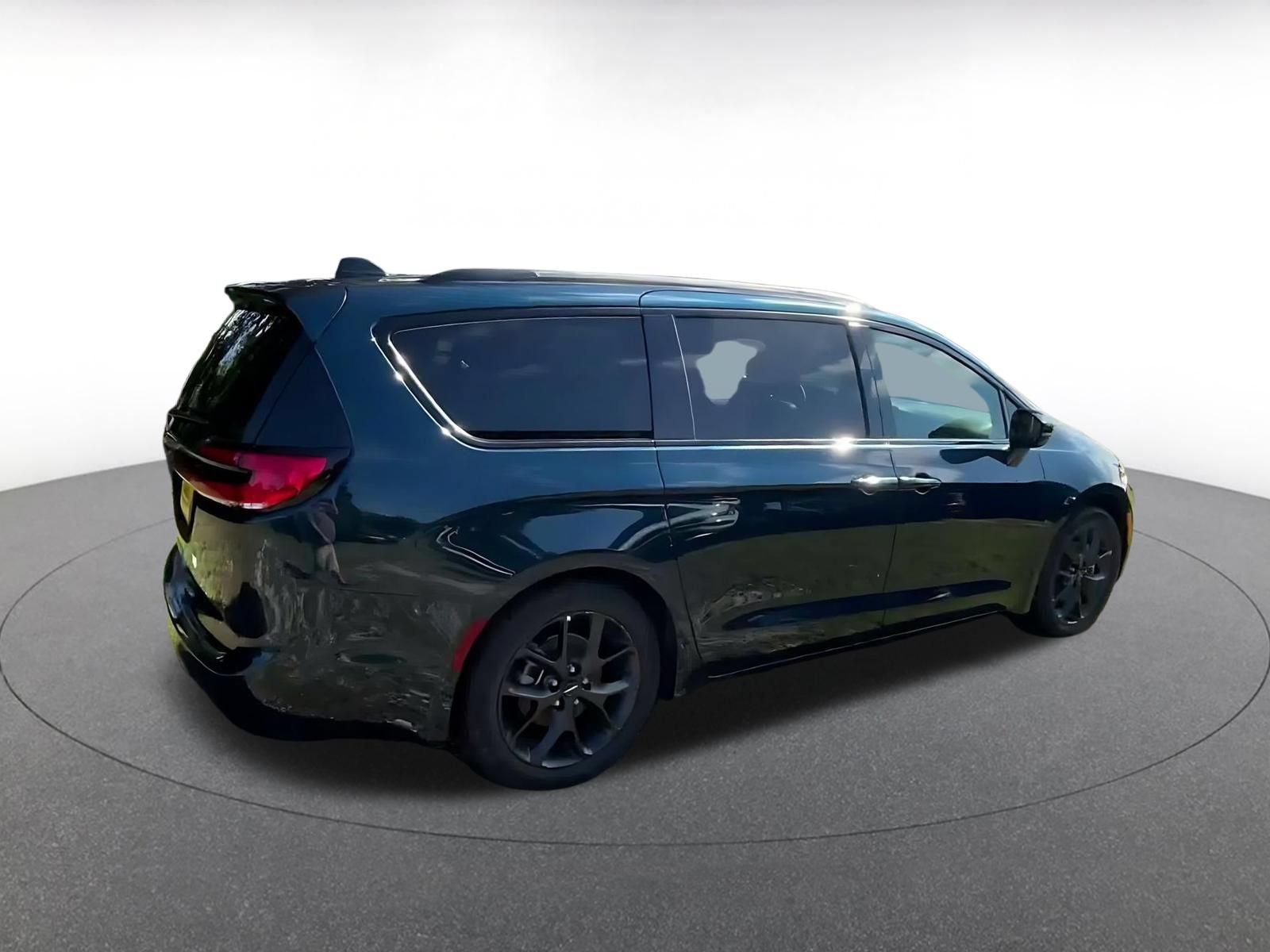 Used 2025 Chrysler Pacifica Limited FWD image 14