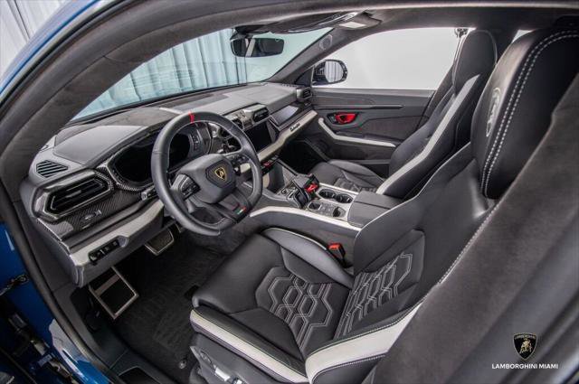 Used 2025 Lamborghini Urus SE AWD/4WD image 39