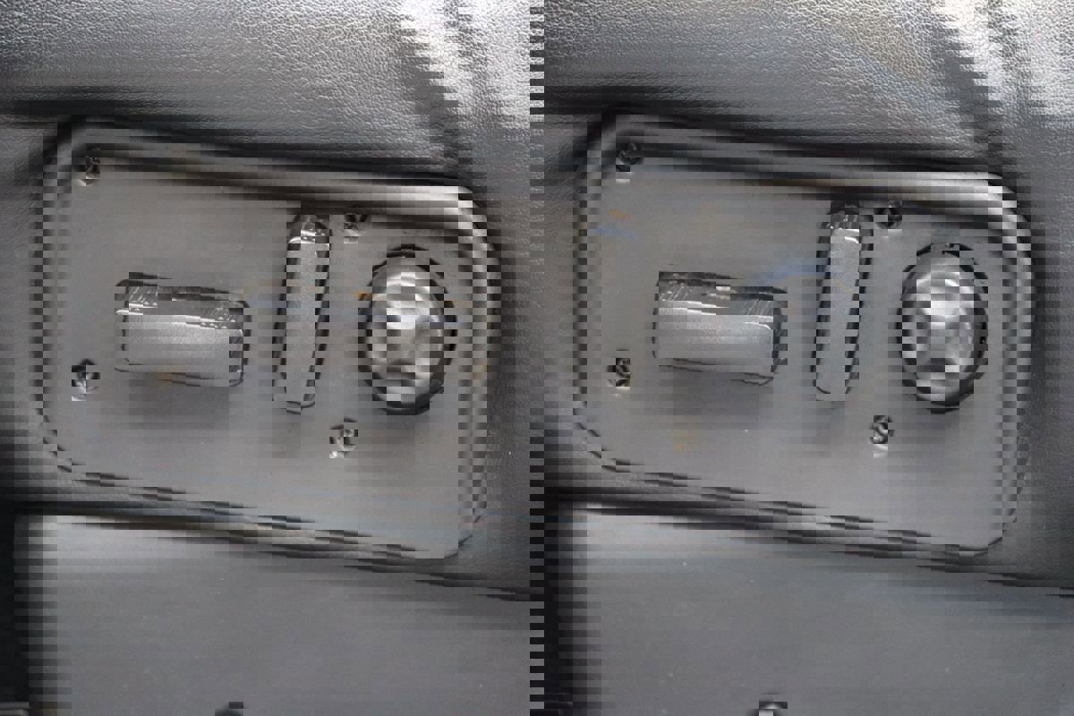 Used 2005 HUMMER H2 SUT w/ Preferred Equipment Group image 39