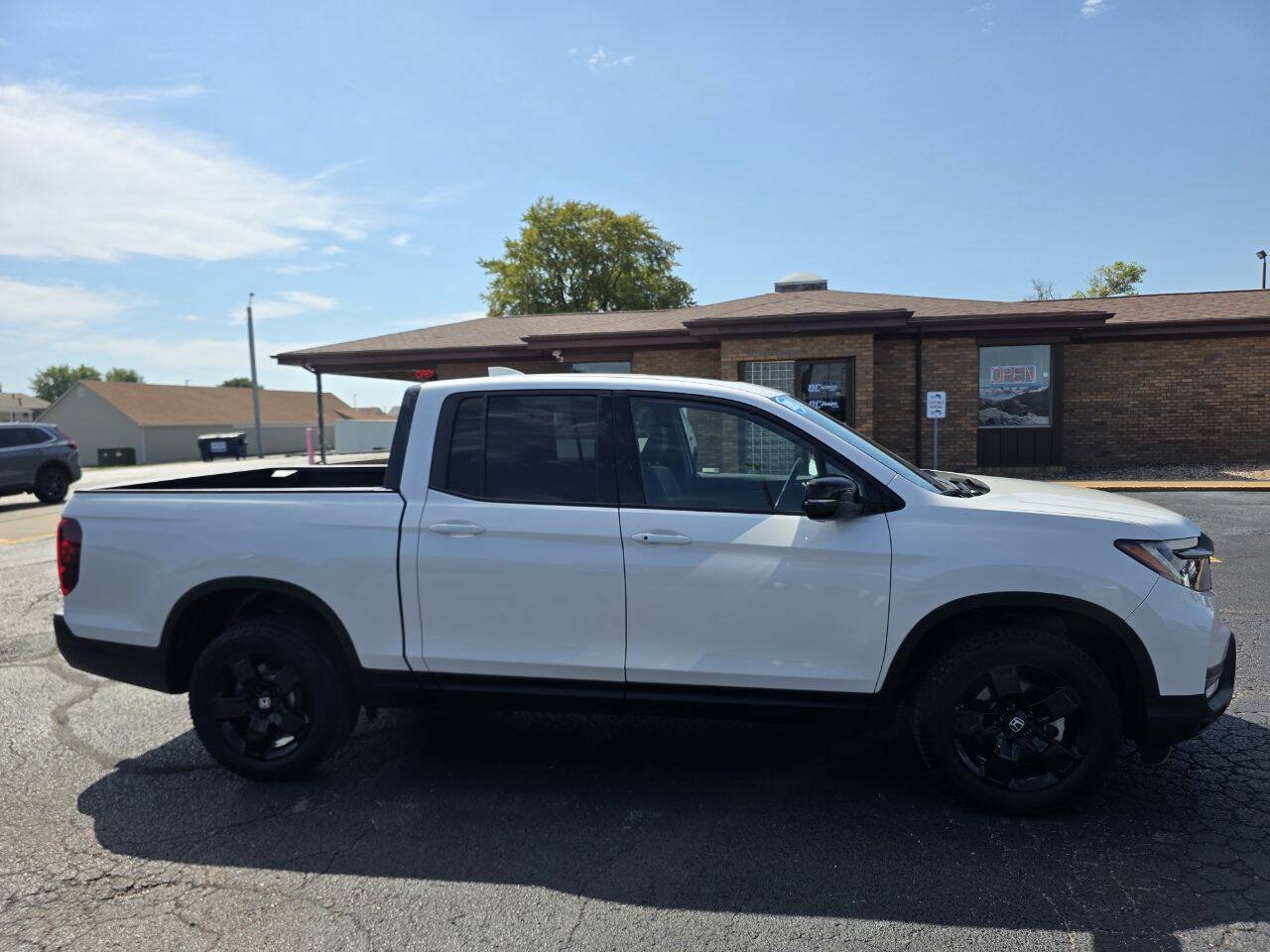 Used 2025 Honda Ridgeline Black Edition image 9