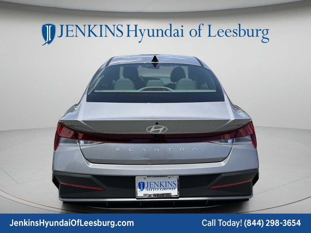 New 2025 Hyundai Elantra SE FWD image 6