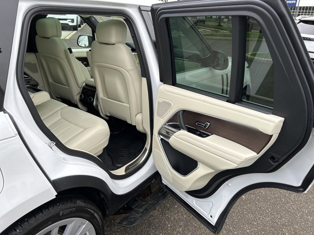 New 2025 Land Rover Range Rover SE image 17
