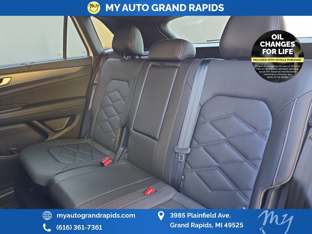 Used 2024 Volkswagen Atlas Cross Sport SE image 26