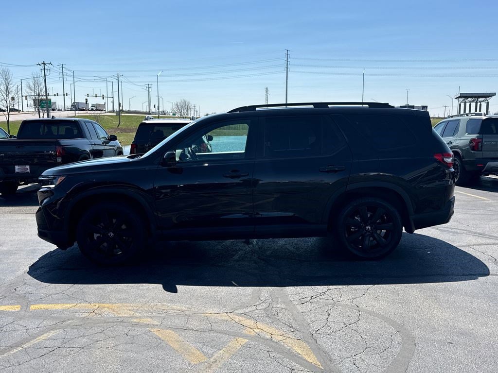 Certified 2025 Honda Pilot Black Edition image 8
