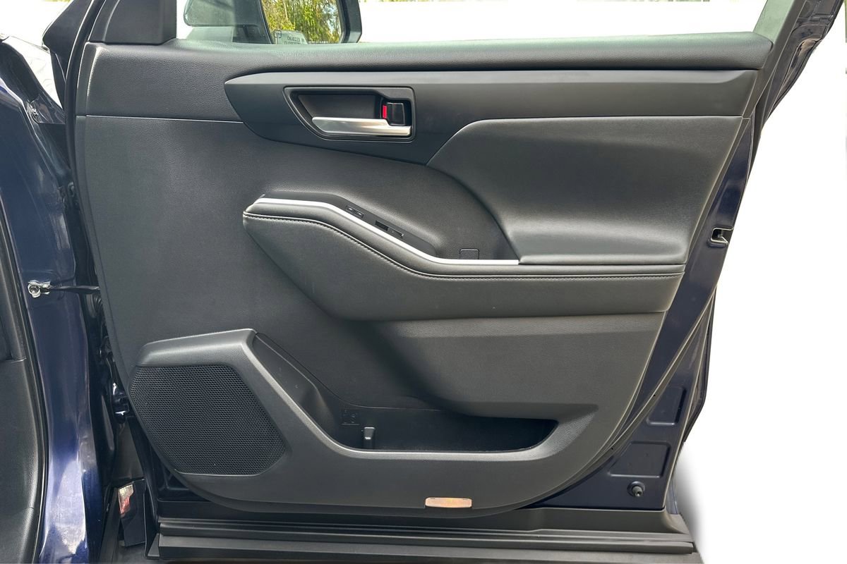 Used 2021 Toyota Highlander XLE image 23