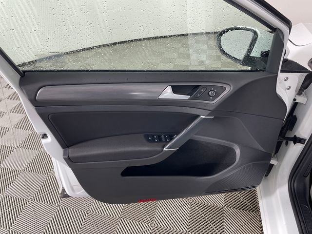 Used 2019 Volkswagen e-Golf SE w/ Driver Assistance Package image 15