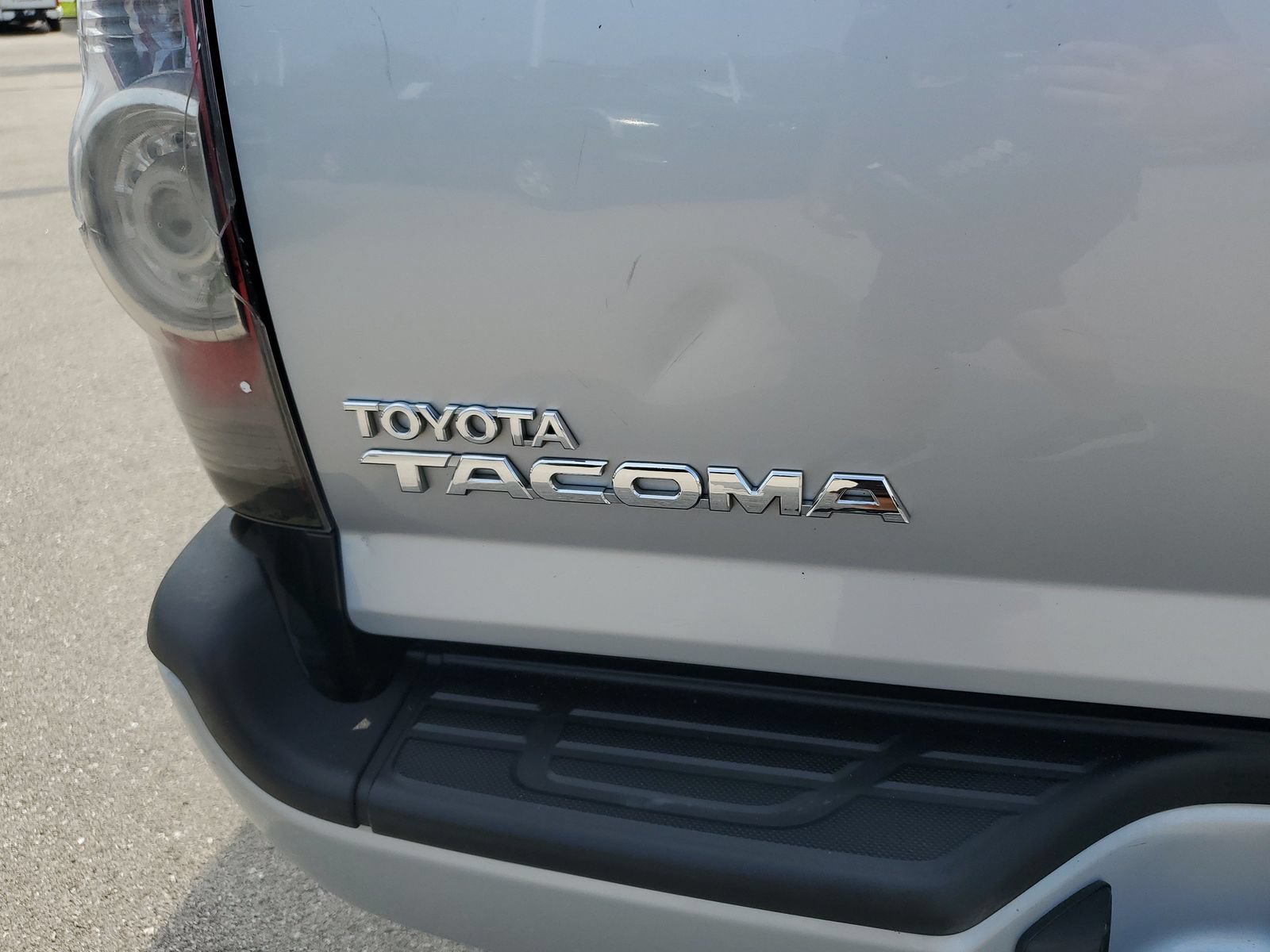 Used 2012 Toyota Tacoma 4x4 Access Cab V6 w/ TRD Sport Pkg image 10